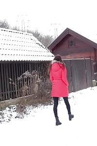 Cynthia Vellons Melts Snow As She Pissing Outside