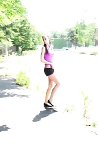 Mindblowing Dark Haired Hooker Pisses Outside