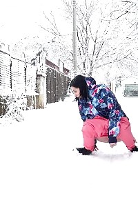 Impressive European Bitch Squats To Piss In The Snow