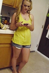 Blonde Princess Heidi Goes Down To Munch A Fat Knob And Later Got Her Manicured Snatch Wet